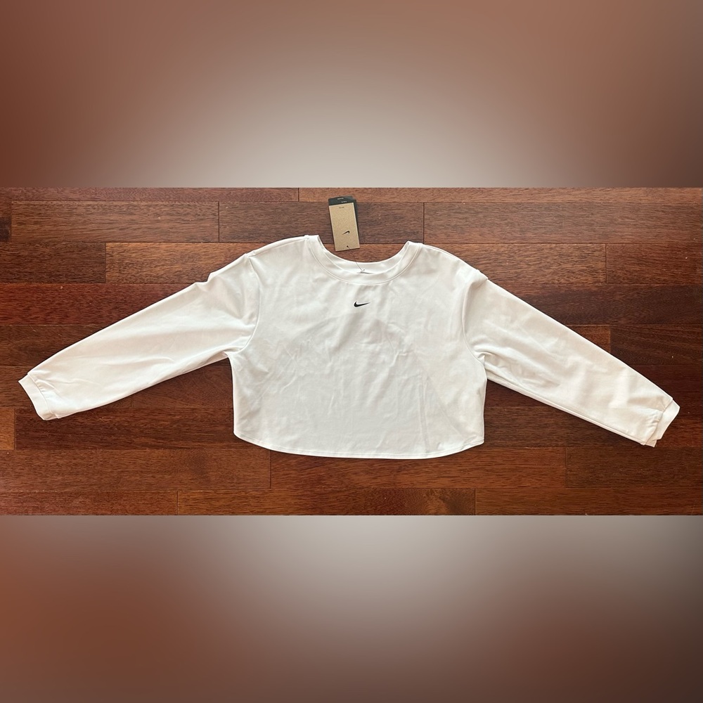 🆕 Nike Dri-FIT White Top With Adorable Cut Out Back